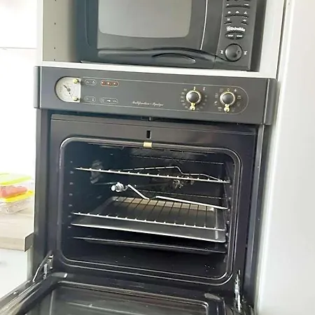 Chez Lalis شقة